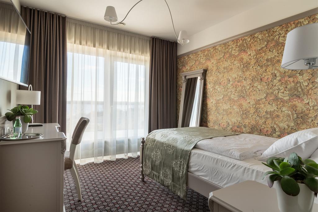 Hotel Sinchronas เตลเช ภายนอก รูปภาพ