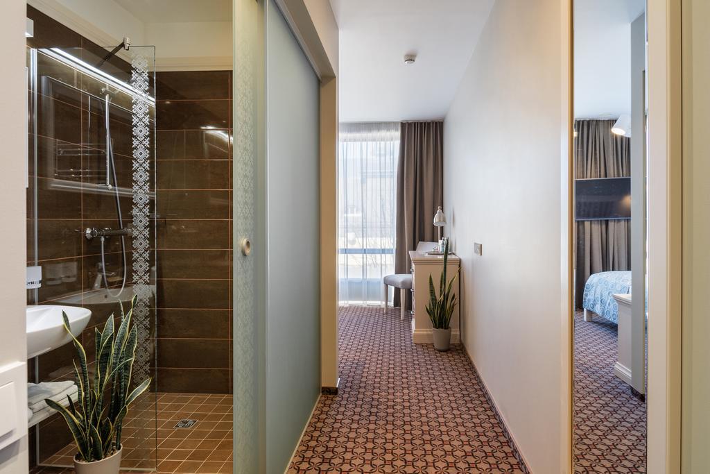 Hotel Sinchronas เตลเช ภายนอก รูปภาพ