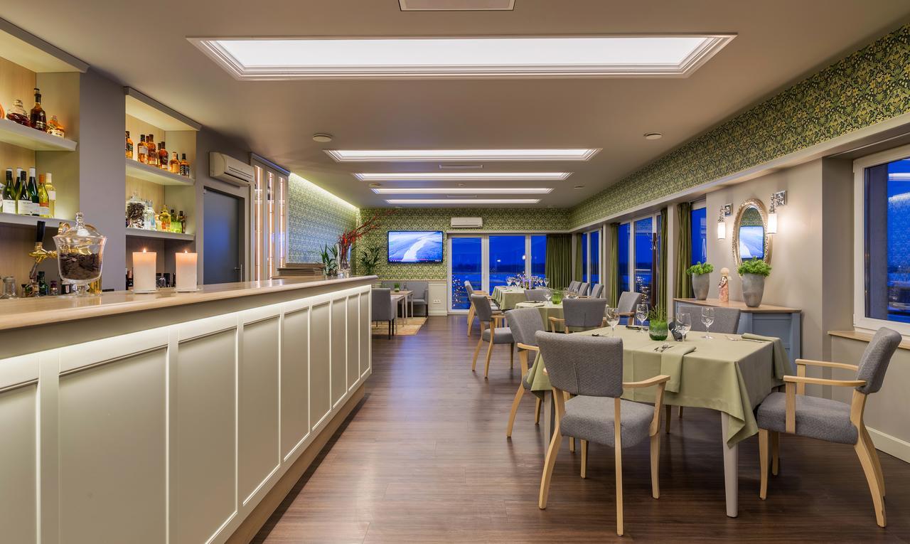Hotel Sinchronas เตลเช ภายนอก รูปภาพ